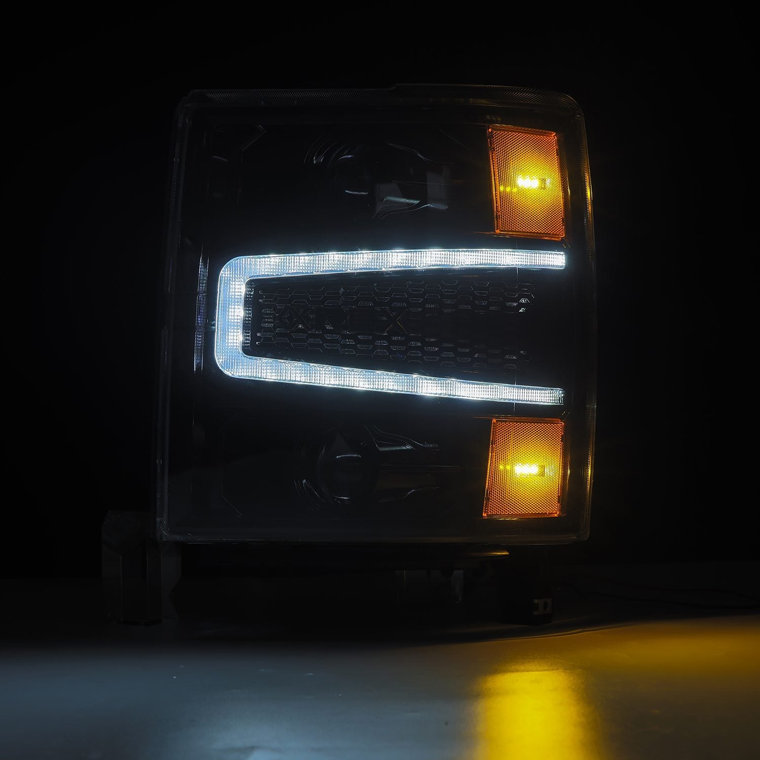 14-15 Chevrolet Silverado LUXX-Series LED Projector Headlights