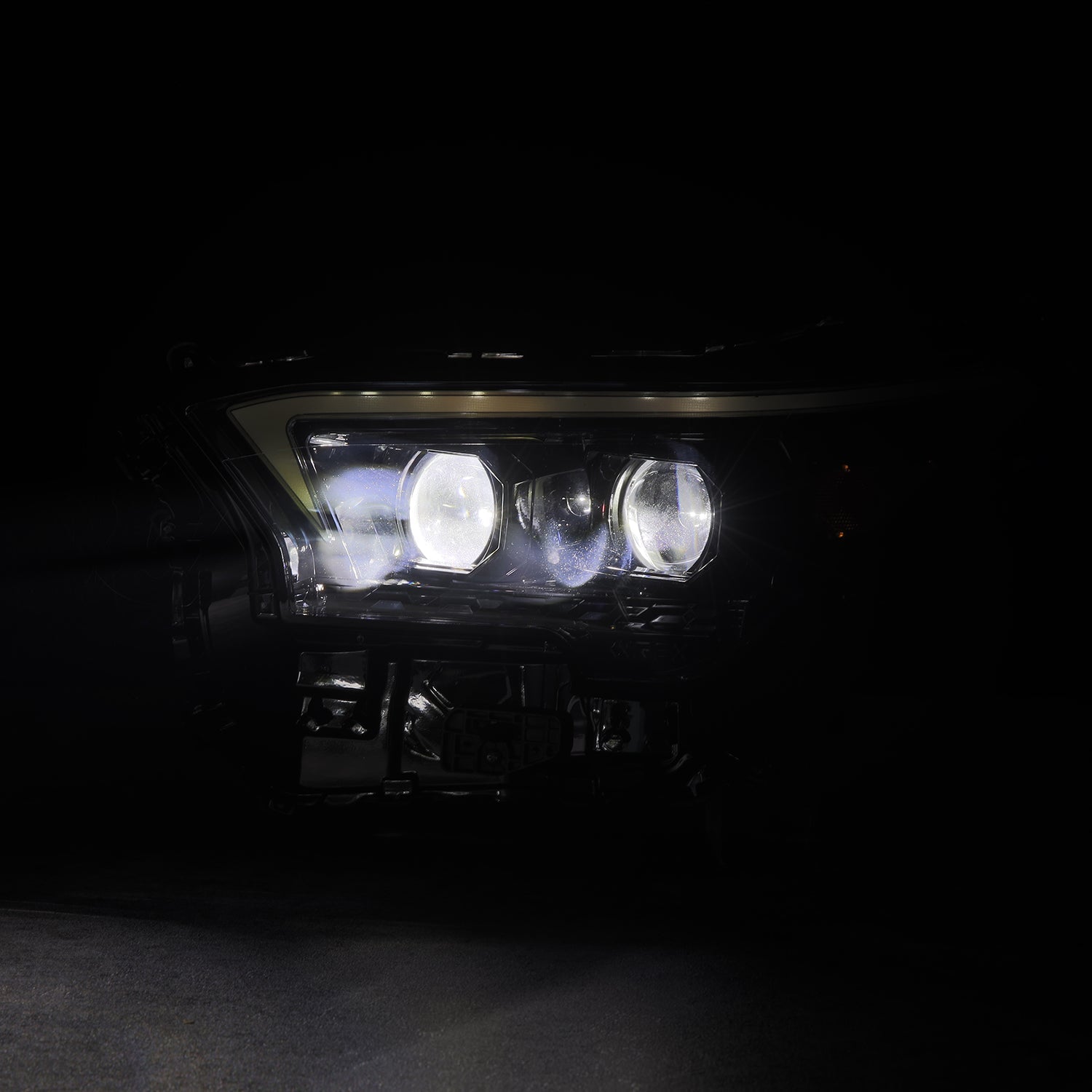 24-25 Toyota Tacoma / 25-up 4Runner OG-Style LUXX-Series LED