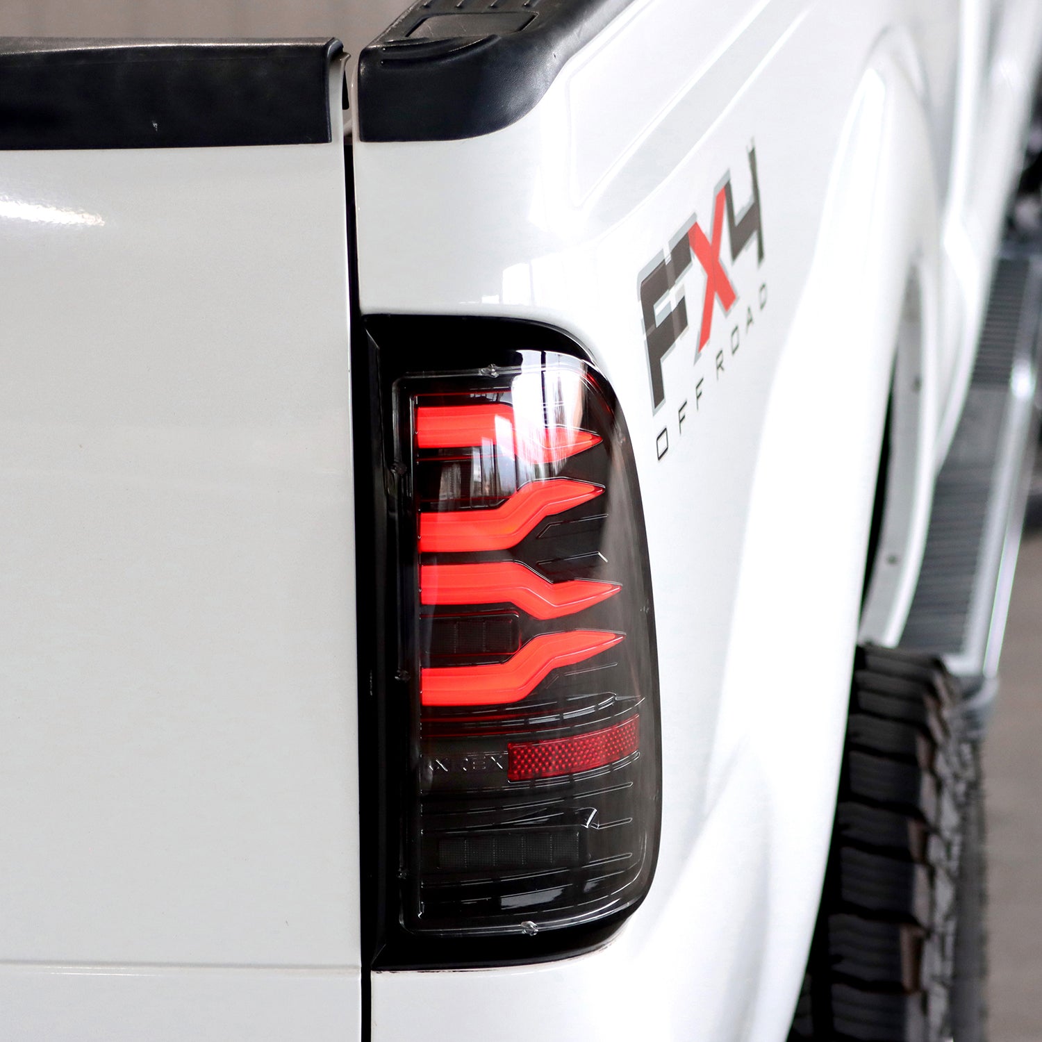 99:16 99-16 Ford Super Duty / 97-03 F150 LUXX-Series LED Tail Lights Black-R ...